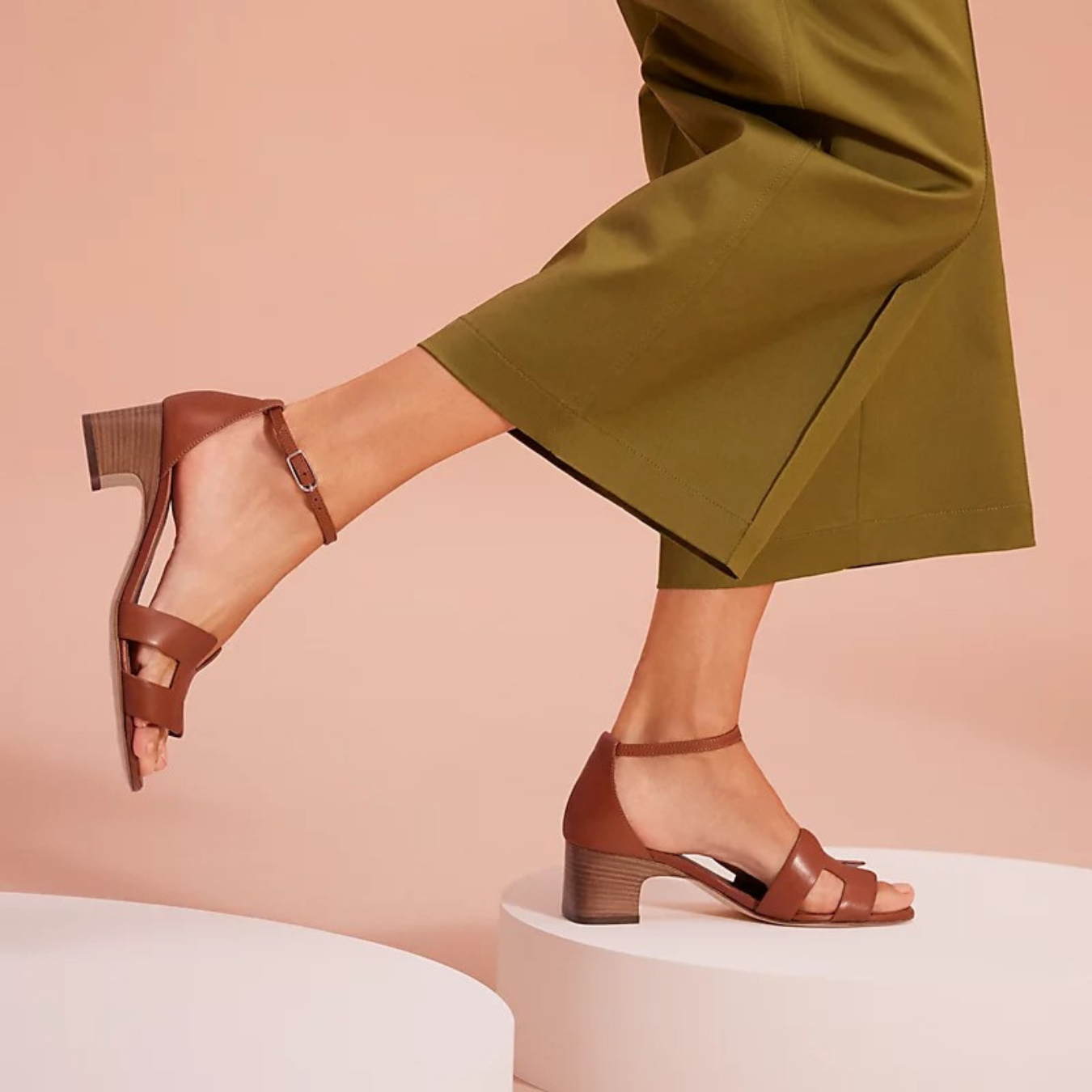 ChloƩ | Elegant and Luxury Sandals for a Sophisticated Look