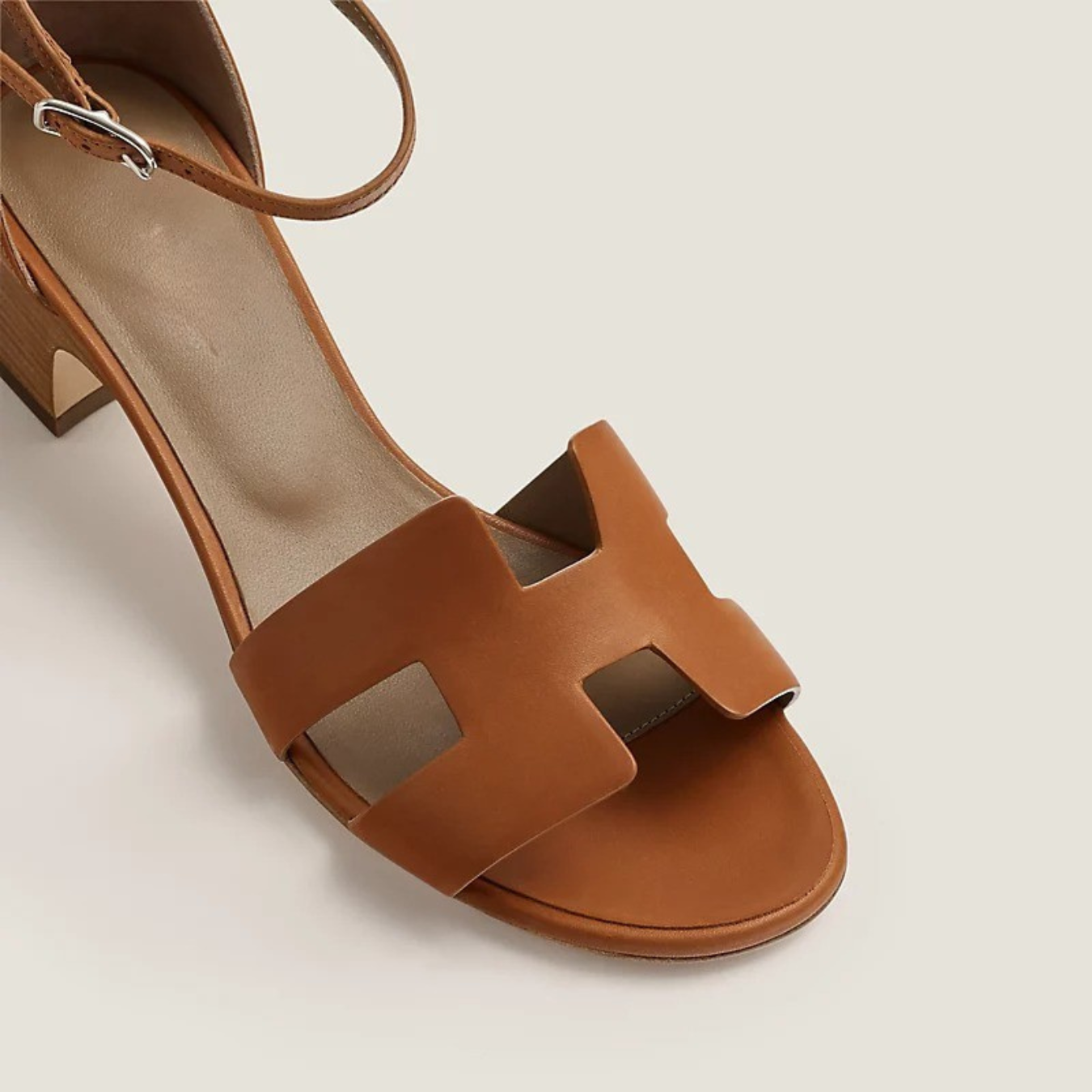 ChloƩ | Elegant and Luxury Sandals for a Sophisticated Look