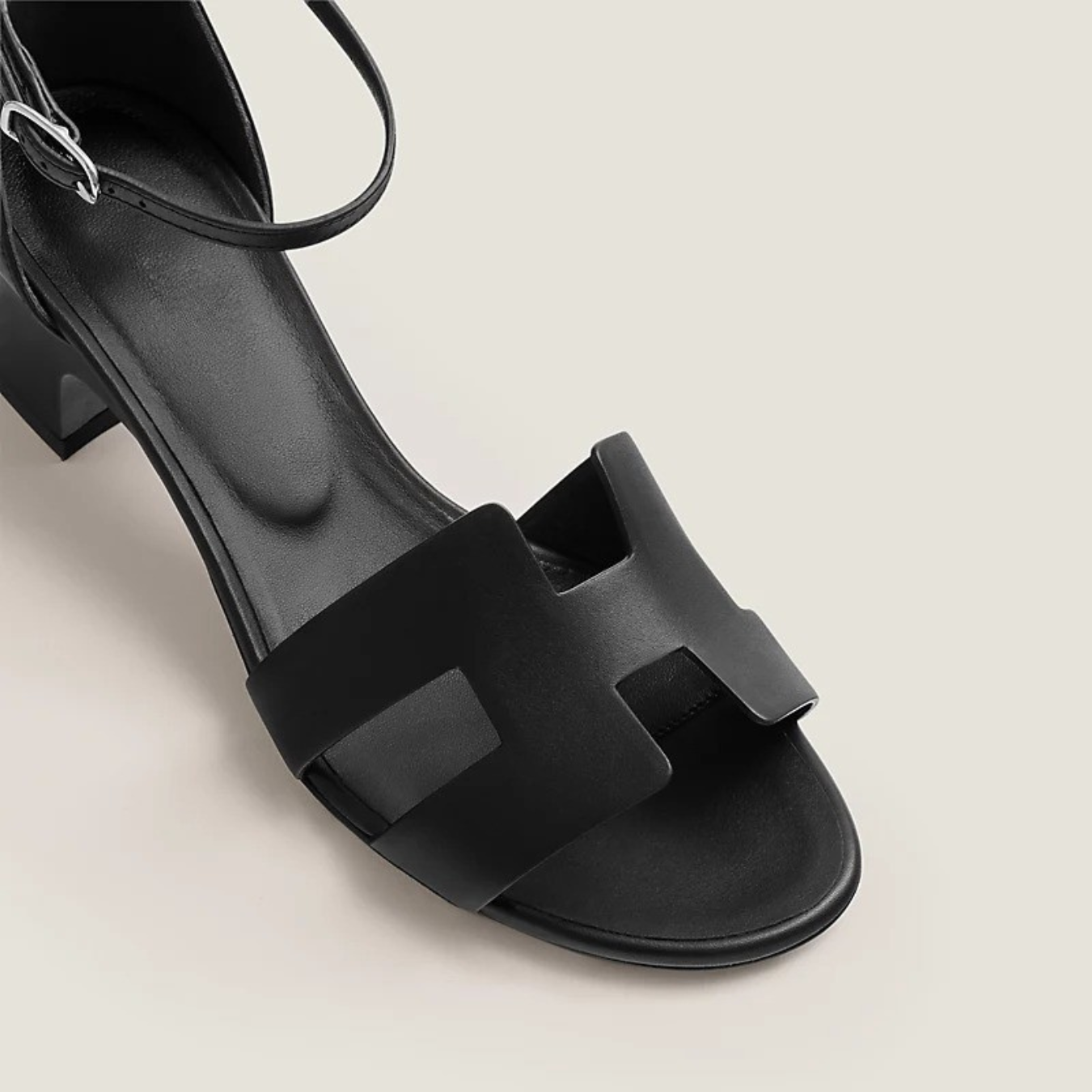 ChloƩ | Elegant and Luxury Sandals for a Sophisticated Look