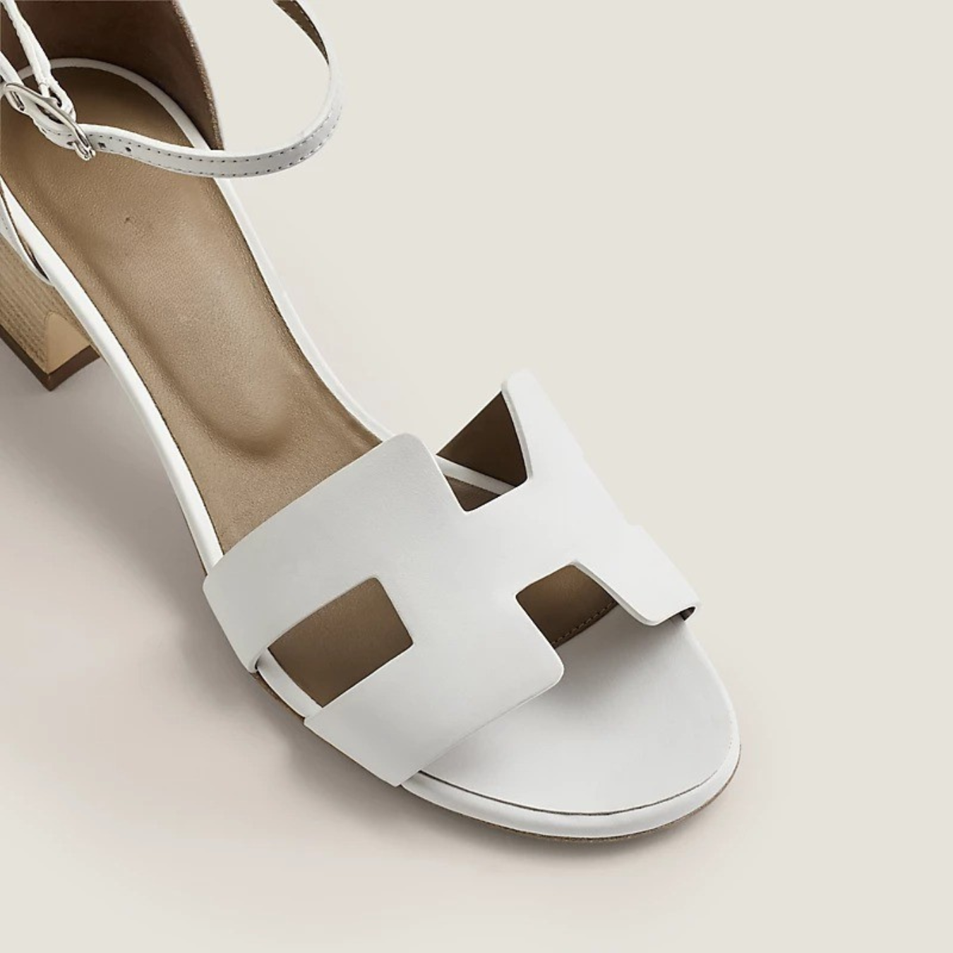ChloƩ | Elegant and Luxury Sandals for a Sophisticated Look