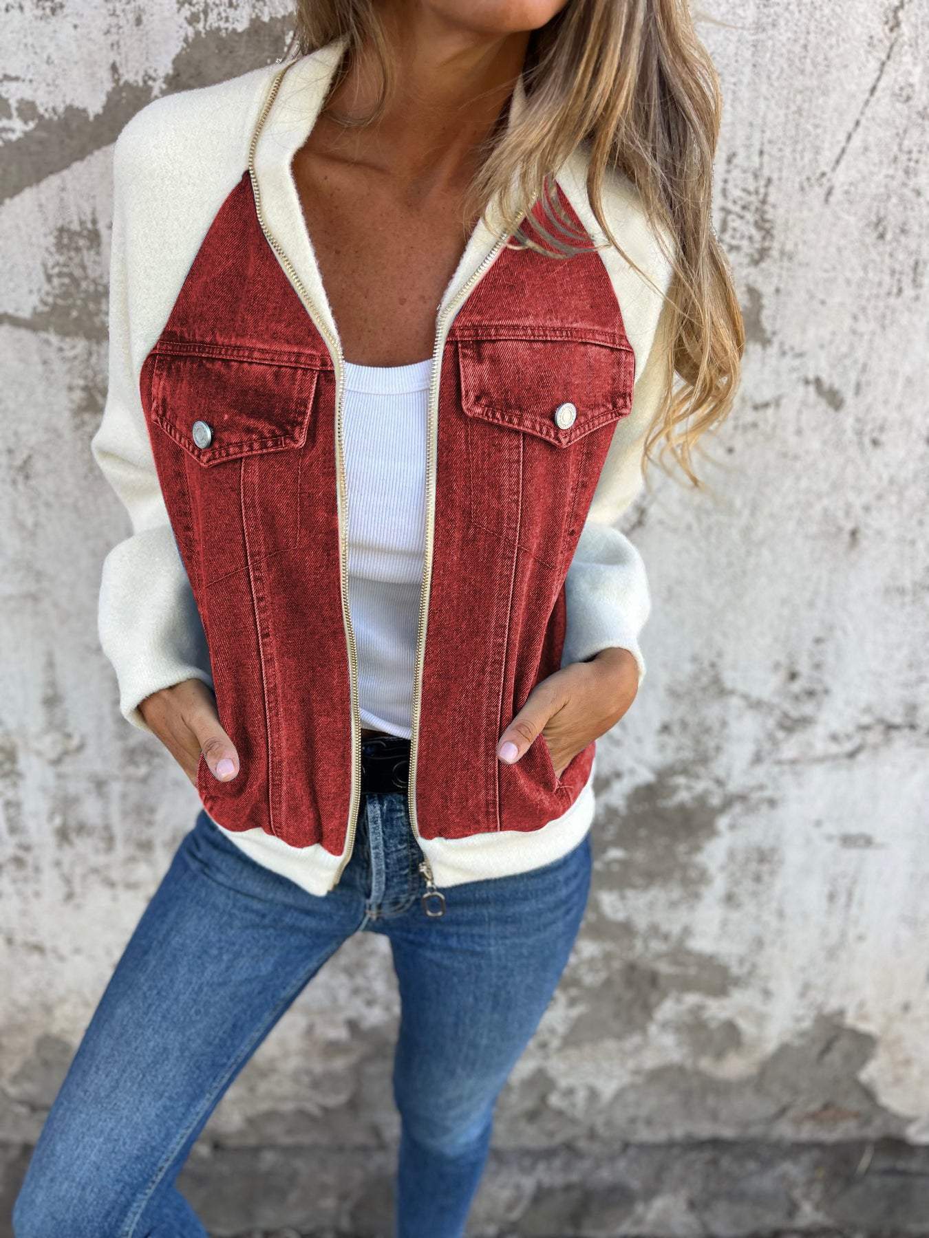 Zoe™ - Stylish and Fashionable Jeans Jacket for an Elegant Look