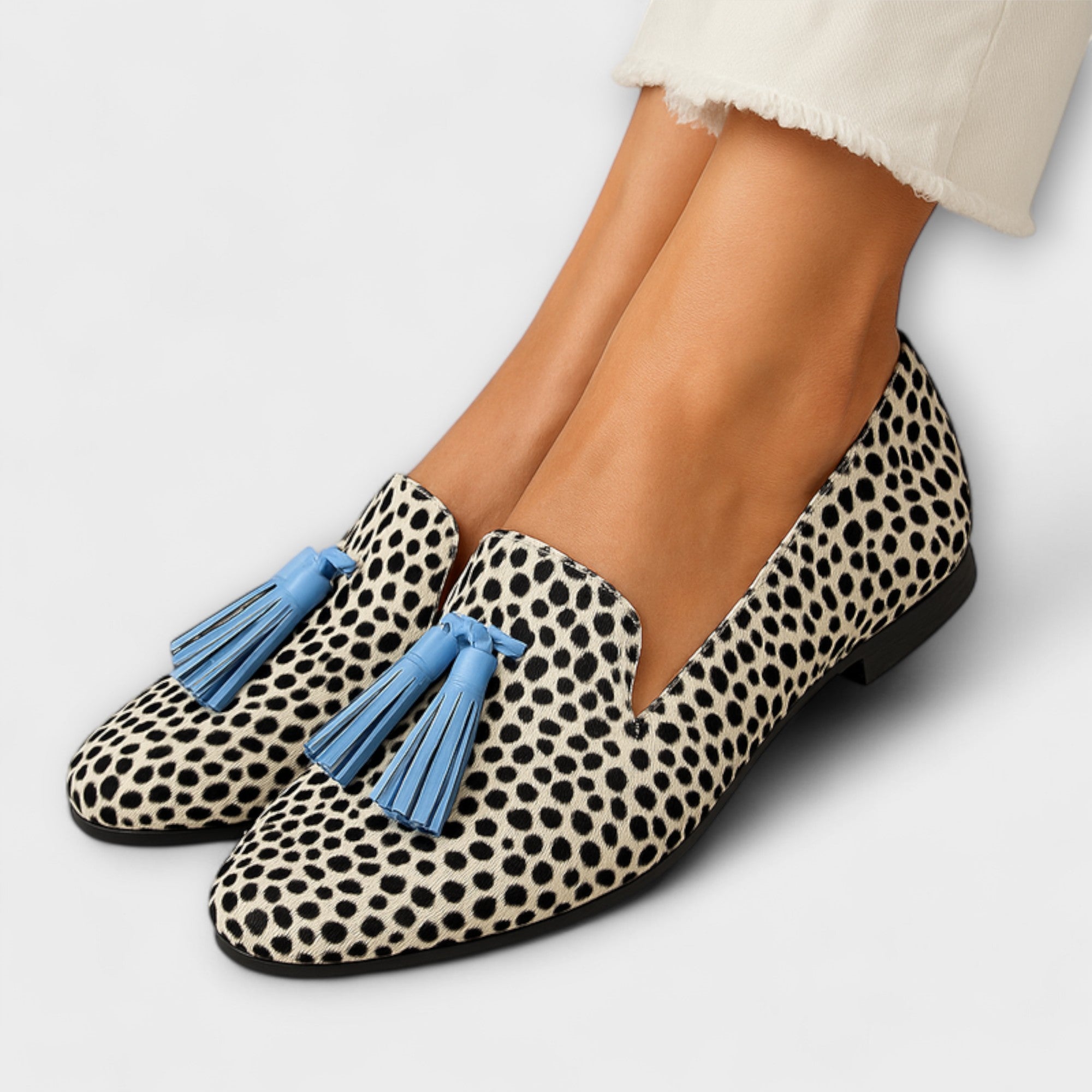 Mira - shoemaker elegant leather loafers with decorative tassel for a trendy and stylish look