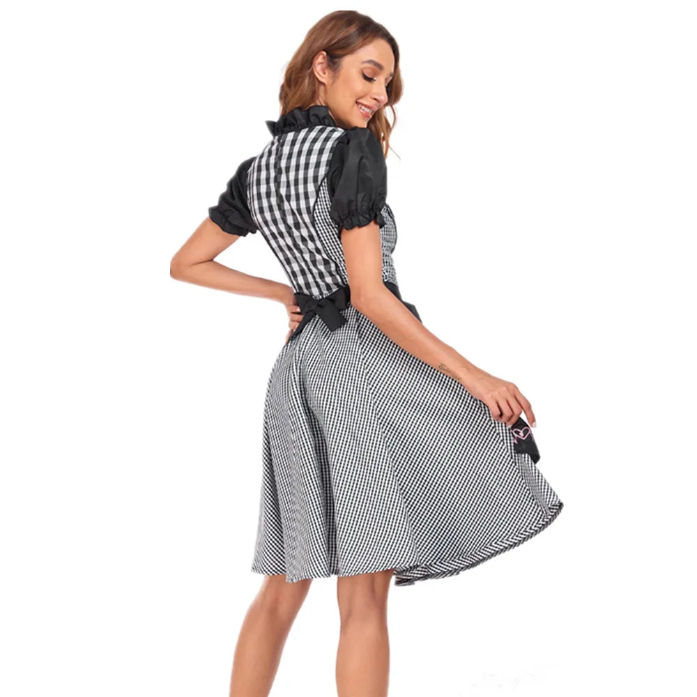 Discover our elegant women's Oktoberfest dress with apron – traditional design and stylish accents for your perfect appearance