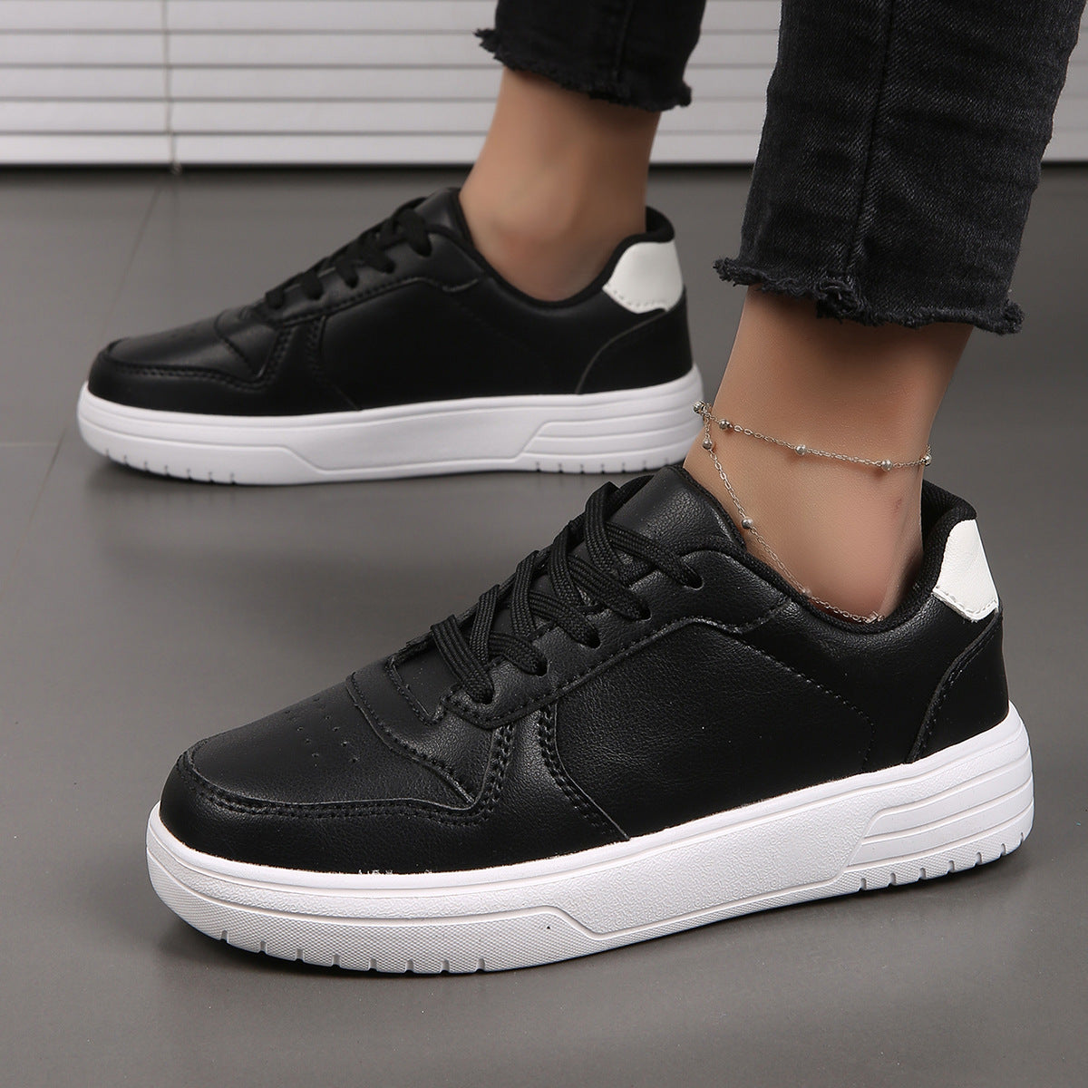 Male Spring Sports Shoes Breathable Artificial PU Upper Rubber Sole Lace-Up Closure Low-Top