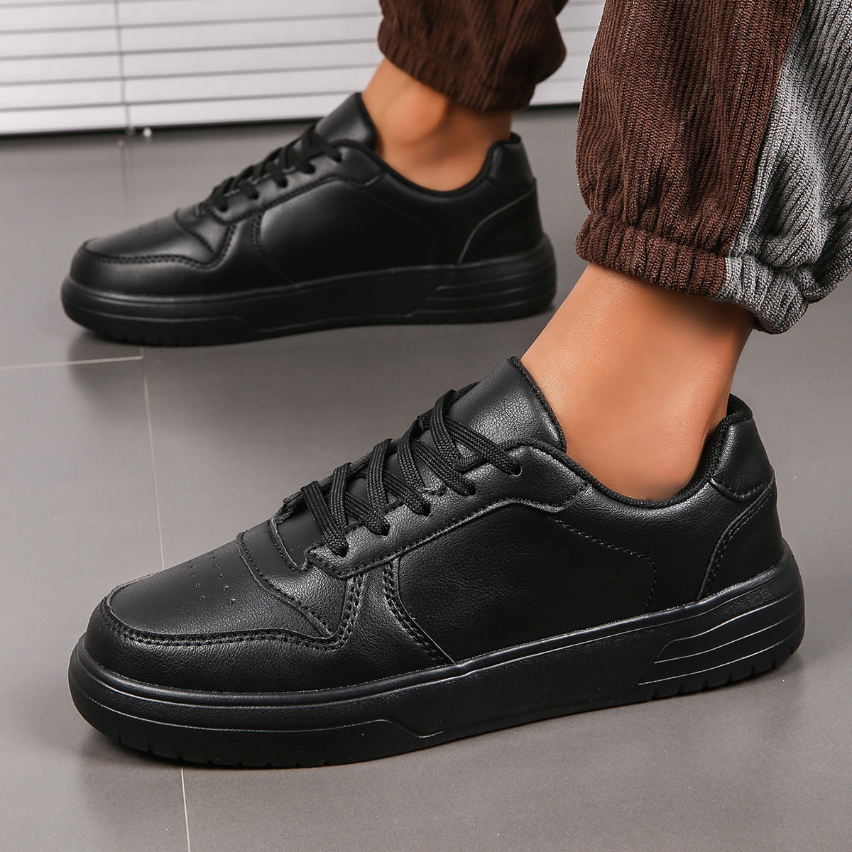 Male Spring Sports Shoes Breathable Artificial PU Upper Rubber Sole Lace-Up Closure Low-Top