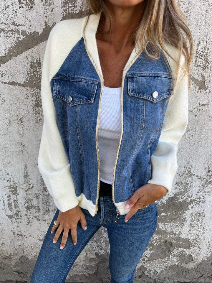 Zoe™ - Stylish and Fashionable Jeans Jacket for an Elegant Look